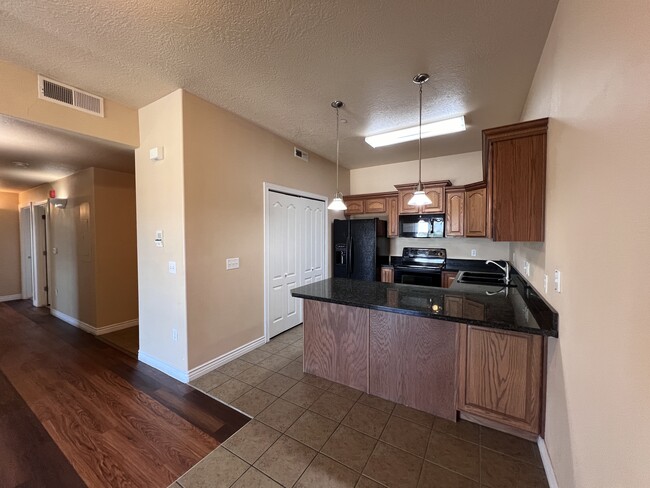 Primary Photo - Beautiful Condo in Millcreek!