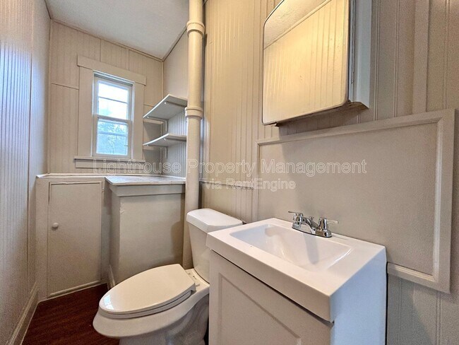 Building Photo - 1126 Holt St