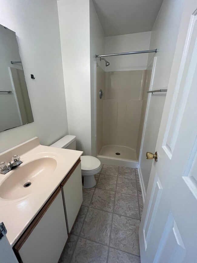 Building Photo - Large Townhome North Main Blacksburg