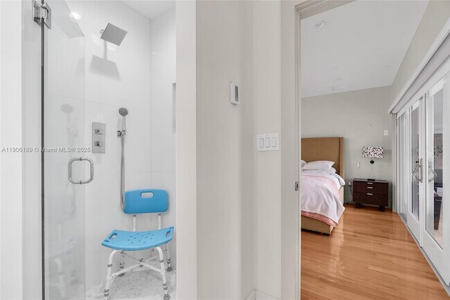 Building Photo - 415 Rovino Ave