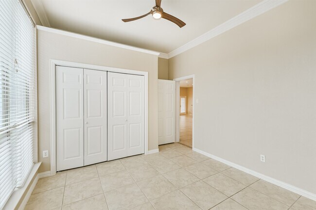 Building Photo - 8902 Lilac Springs