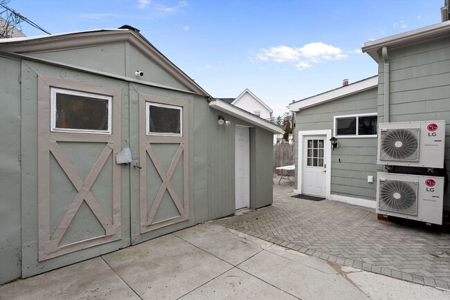 Building Photo - 12 Pomeroy St