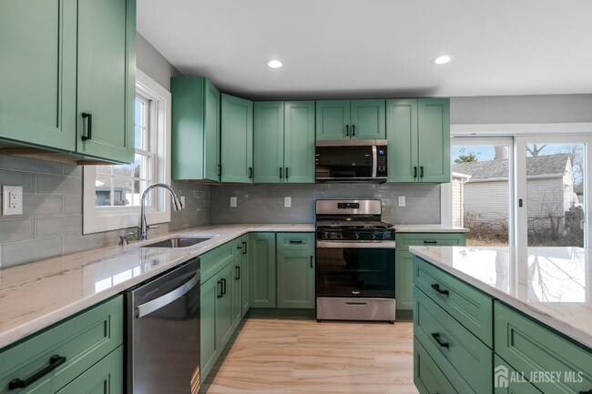 Building Photo - 20 Louis Ave