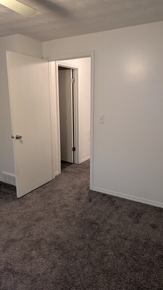 bedroom newer carpet - 7227 Seymour St NW