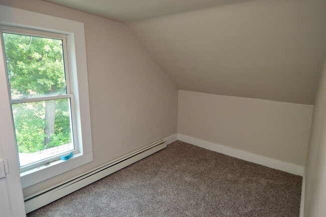 Building Photo - Updated 5 Bedroom House for Rent Near Downtown!