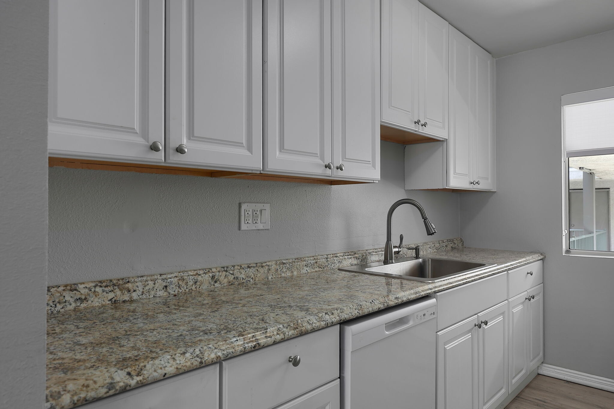 Kitchen - 20134 Leadwell St