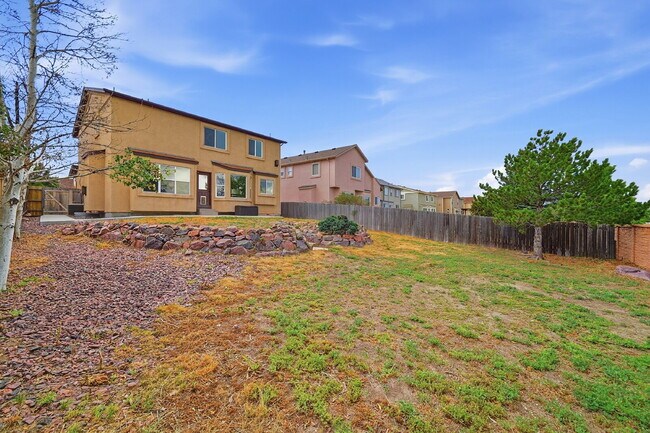 Building Photo - $2,395.95, 4 bed, 3.5 bath located in Colorado Springs with Central AC.