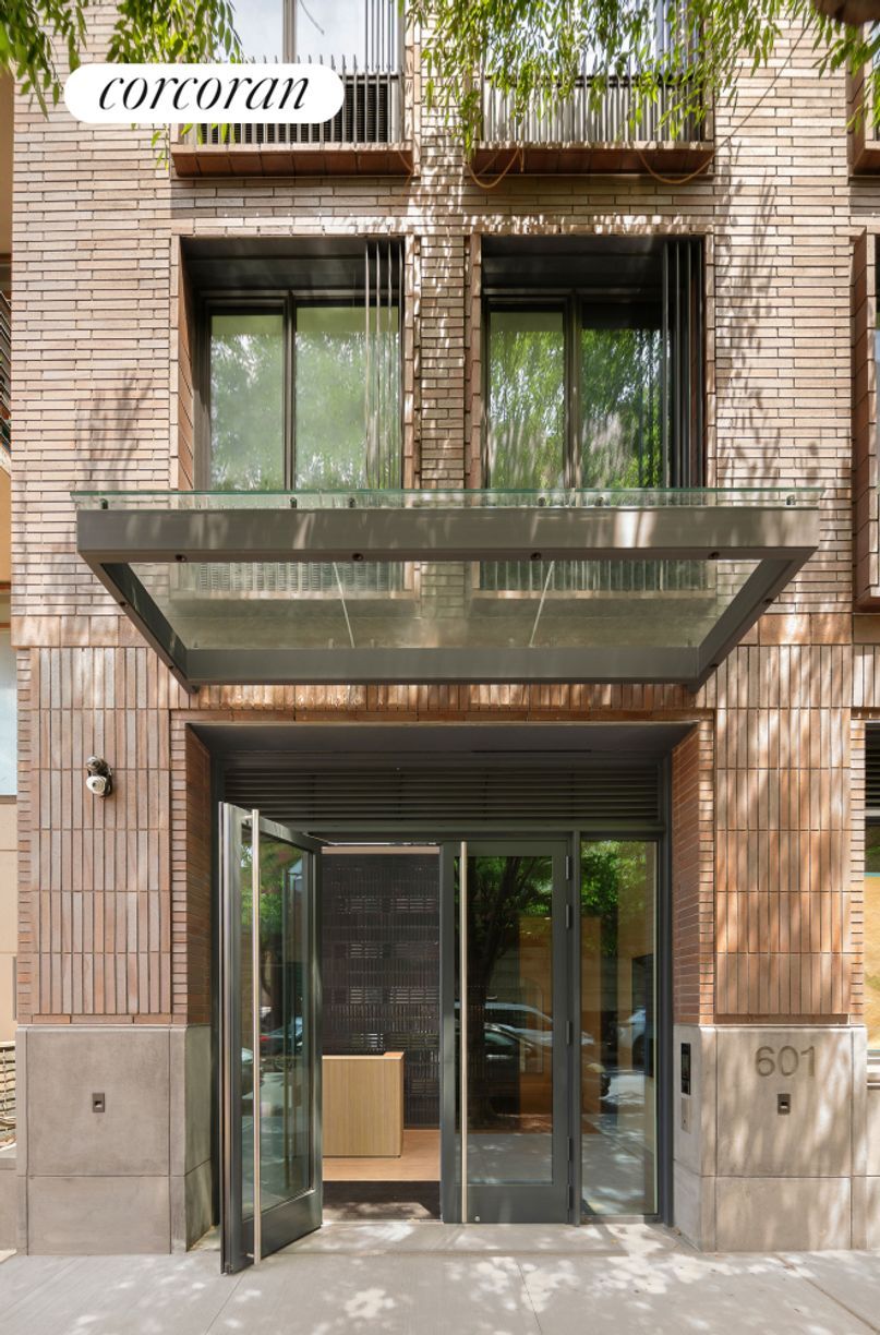 Building Photo - 601 Baltic St