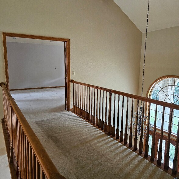 Building Photo - 74 Falcon Hills Dr