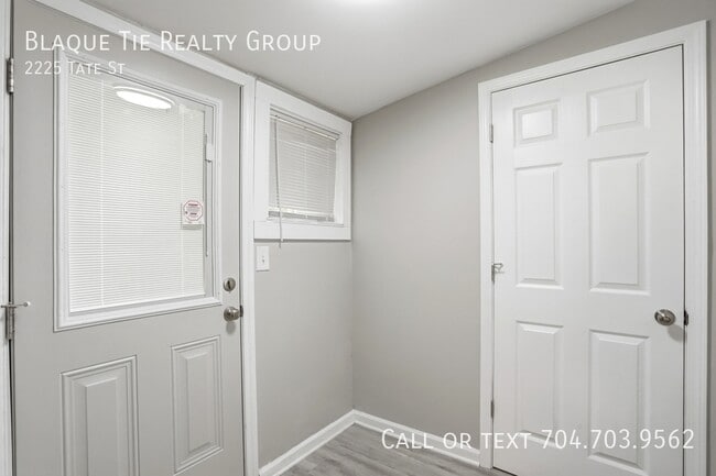 Building Photo - 2225 Tate St