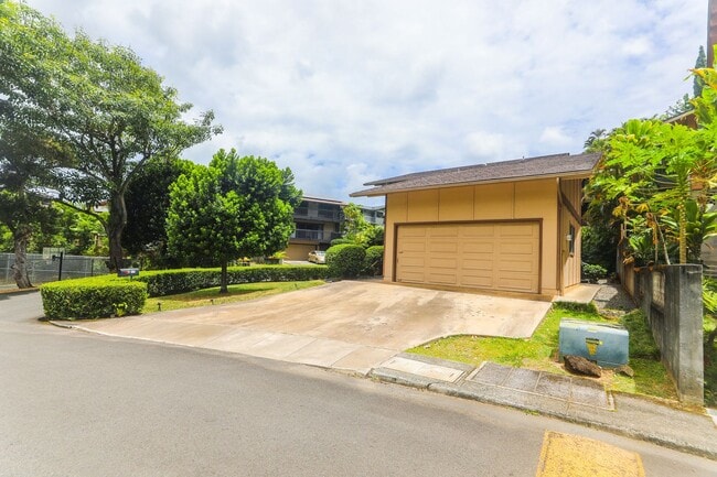Building Photo - Kaneohe Woods – 3BR/2.5BA home with Mounta...