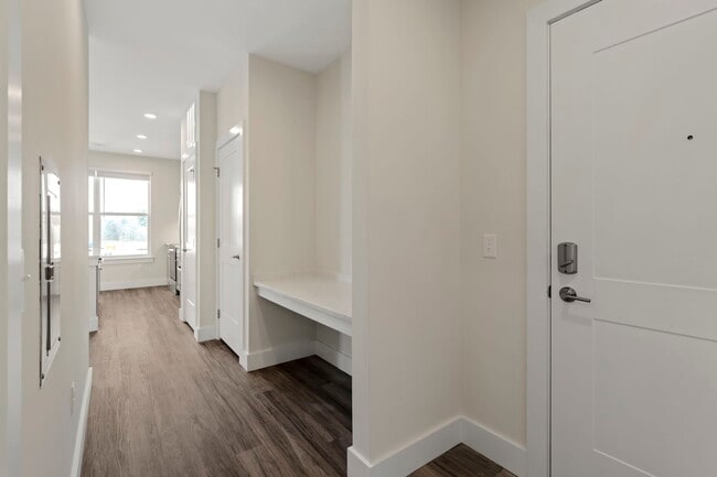 Building Photo - The Pointe at Overlook
