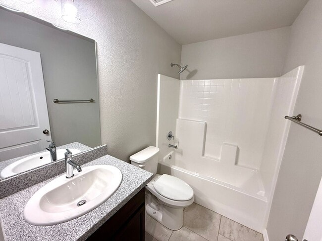 Building Photo - Newly Built 3-Bedroom, 2-Bath Home in a Prime Location Near Hospital & Shopping!