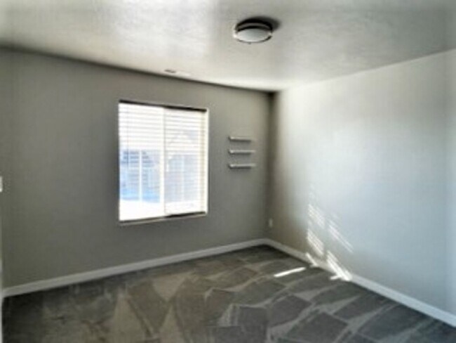 Building Photo - Great 4 bed 2.5 bath home with 2600 sq ft!  Kuna Home with lots of room just off N Ten Mile Rd an...