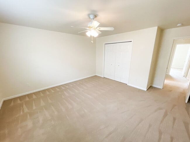 Building Photo - Spacious open floor plan in North Hills