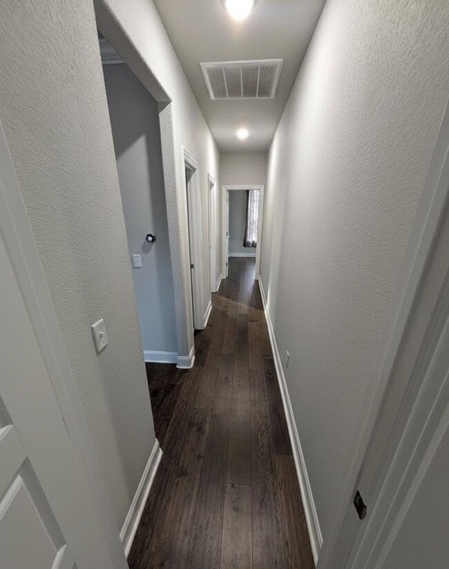 Building Photo - 431 Linda Ln