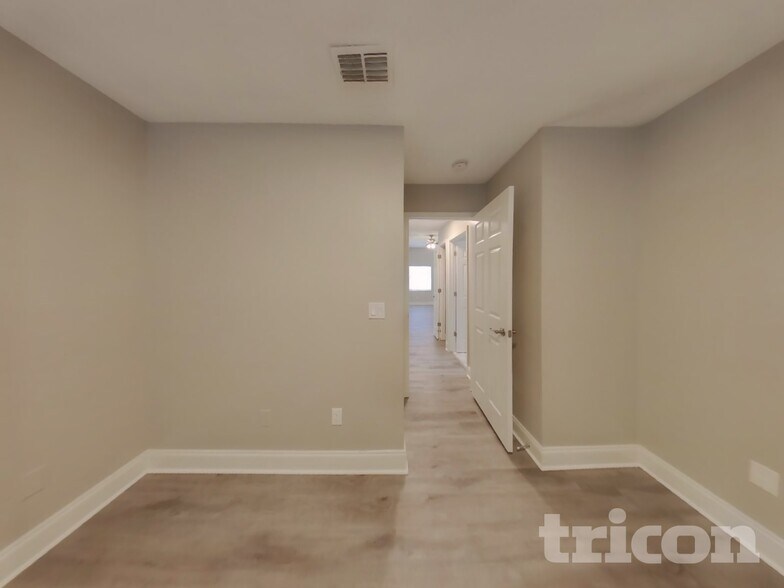 Building Photo - 1379 High Plains Dr W
