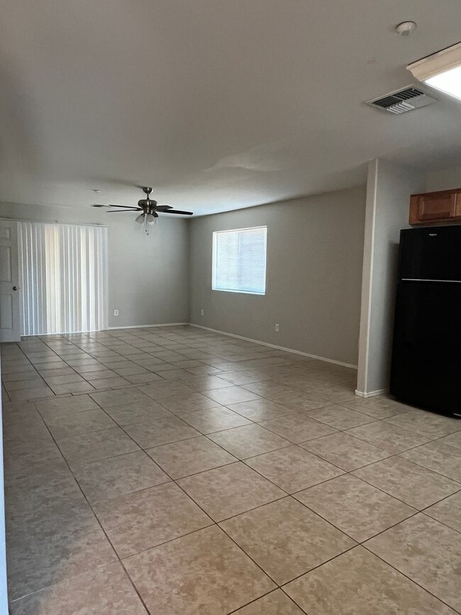 Building Photo - Two Bedroom / I17 Freeway Access