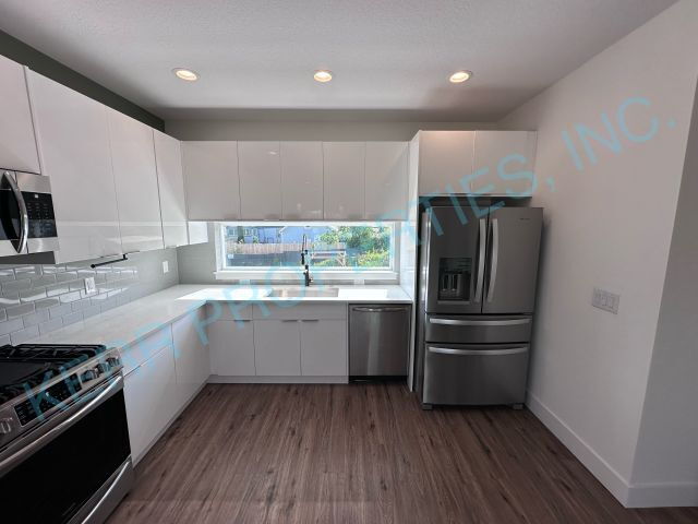 Building Photo - LOCATING OCCUPANTS FOR THE HOMEOWNERS! Charming 3-Bed Home with 3.5 Baths in Vibrant NE Portland ...