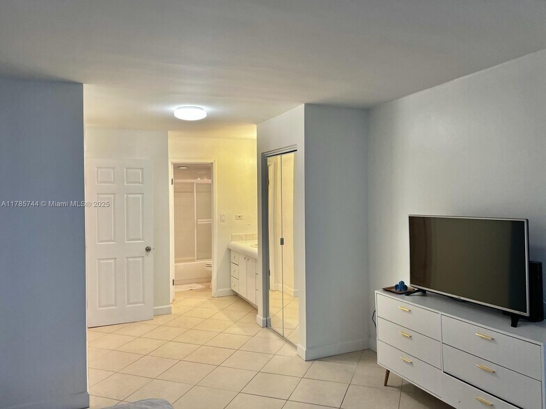 Building Photo - 7135 Collins Ave