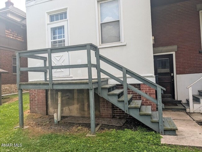 Building Photo - 233 E Pitt St