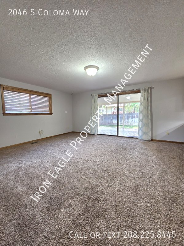 Building Photo - 2046 S Coloma Wy