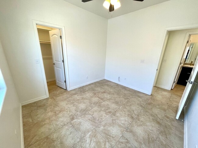 Building Photo - Great 3 Bedroom Home near Hualapai School!