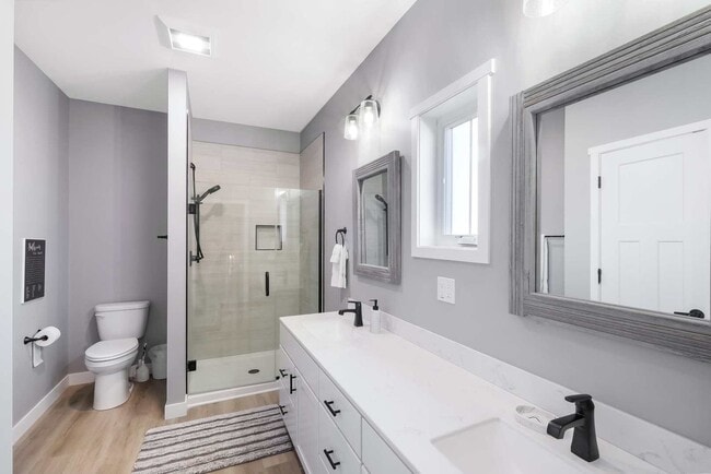 Building Photo - 6 Lilac Ln