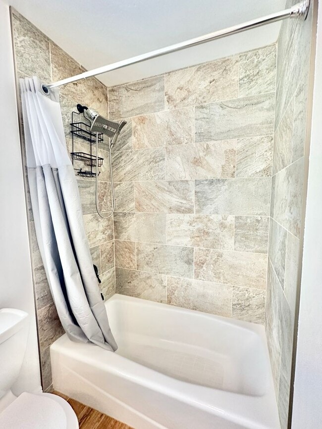 Building Photo - Stunning Top to Bottom, Inside & Out Remodel Job on this Rental Home, Minutes to Fallbrook or Bon...