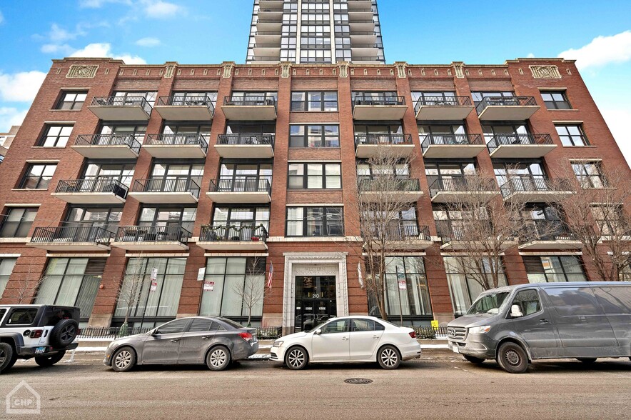 Building Photo - 210 S Desplaines St