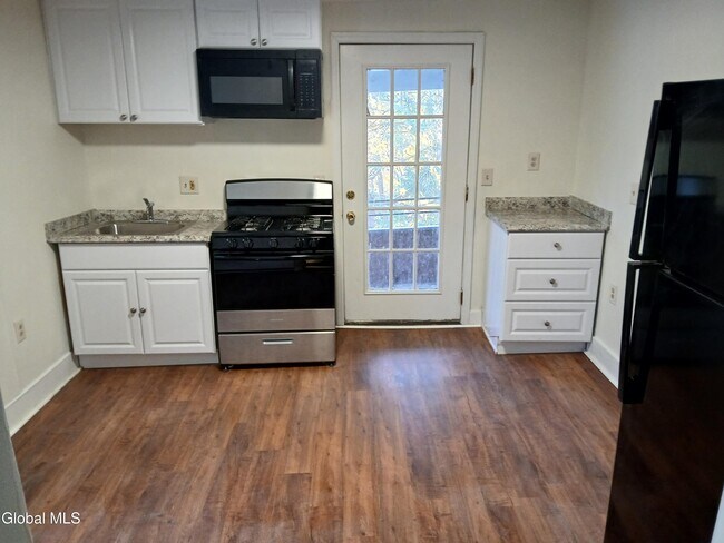 Building Photo - 57 Malta Ave