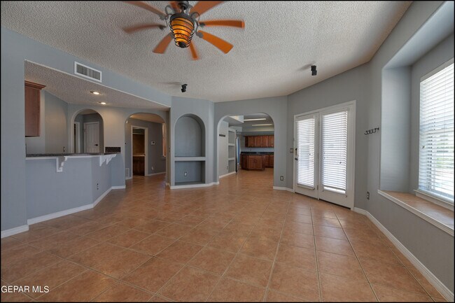 Building Photo - 6300 Franklin Vista Dr