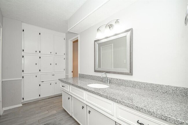 Building Photo - 5414 Forest Timbers Dr