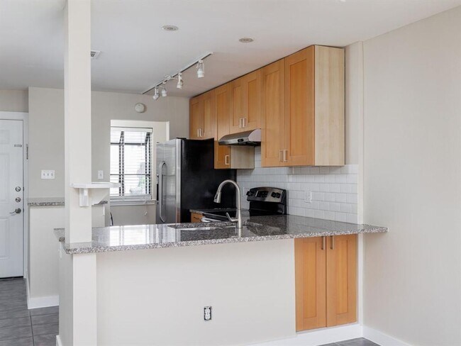 Building Photo - Charming 2 bd 2 bath Condo in Travis Oaks ...