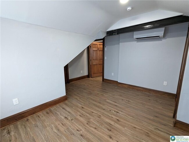Building Photo - 136 S 8th St