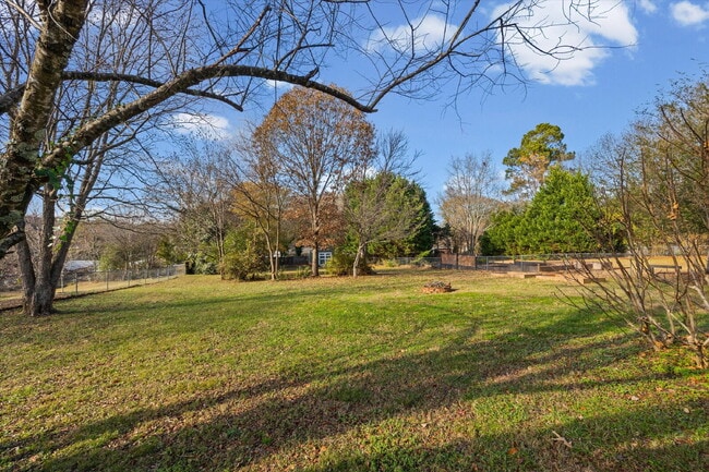 Building Photo - 512 Banks St