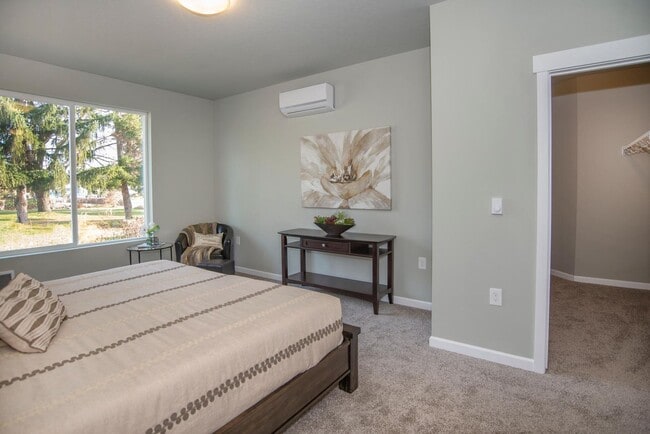 Building Photo - MOVE IN SPECIAL **Move-in Special of 2 months free with a 12- or 18-month lease** 2 Bed 2 Bath Si...