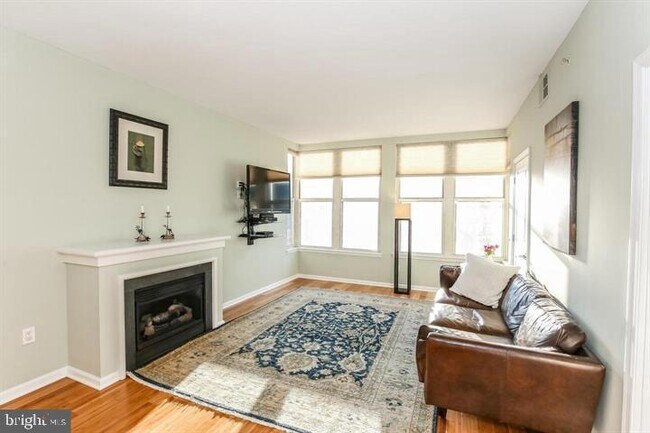 Building Photo - 715 6th St NW