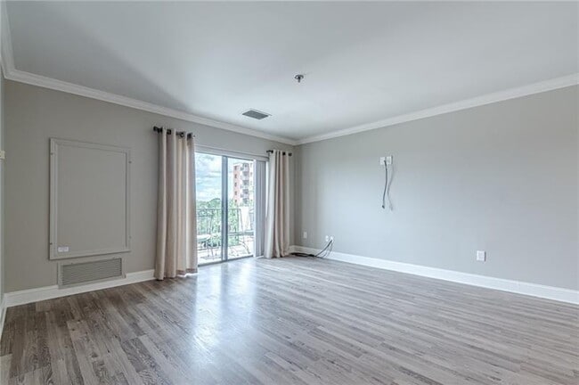 Building Photo - 300 Johnson Ferry Rd