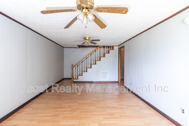 Building Photo - 513 Benton Cir