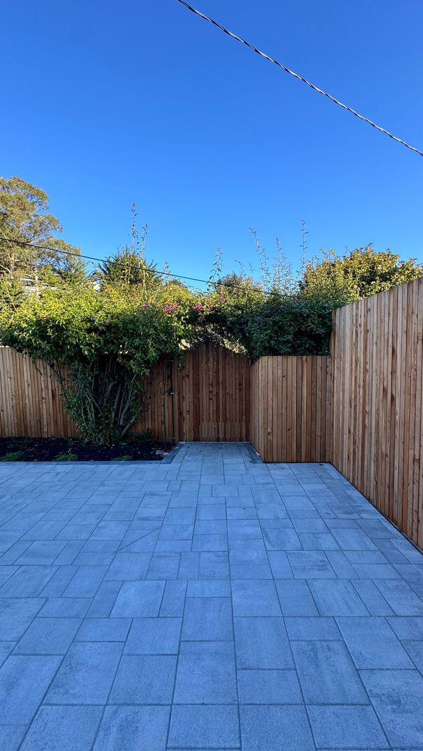 Building Photo - Mission Fields Home, 3 bedroom 2 bath, Fire Place, large fenced yard, 2 car garage fully finished...