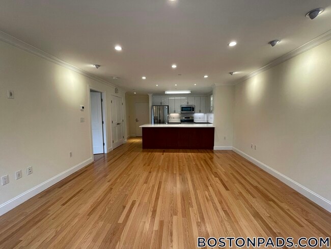 Building Photo - 1443 Beacon St