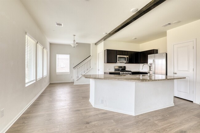 Building Photo - 420 Magnolia Ln