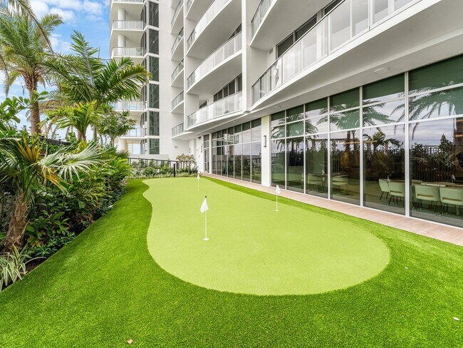 Building Photo - 220 Lake Shore Dr