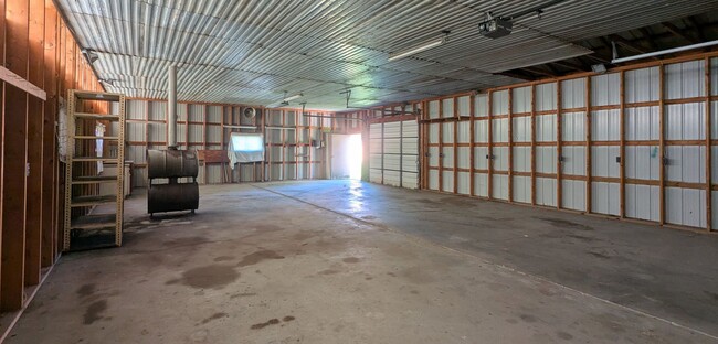 Building Photo - Spacious 3-Bedroom, 2-Bathroom Home