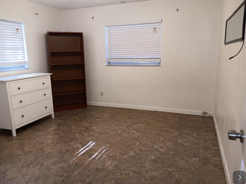 Building Photo - 137 White St