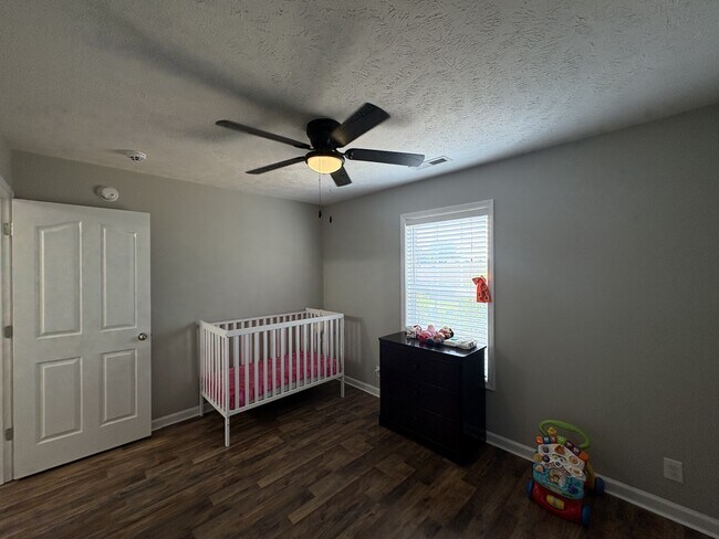Building Photo - 515 Fox Trot Dr