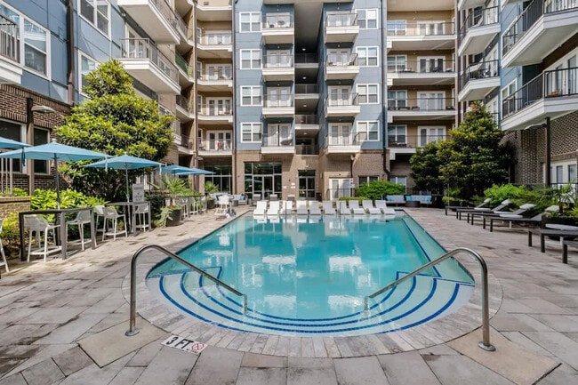 Building Photo - 205 S Kings Dr