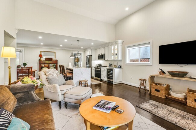 Building Photo - ELEGANT AND SPACIOUS 5 BEDROOM 3 FULL BATHROOM HOME IS AVAILABLE 3-1-2026  IN THE ROSEMARY HILLS ...