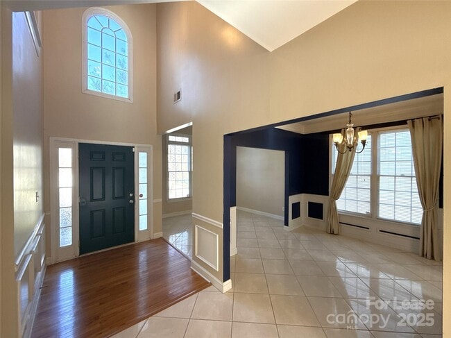 Building Photo - 1928 Dearmon Dr